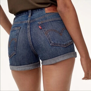 Iconic Ladies/Women’s LEVIS Medium Blue Denim Jean Wedgie short Size 30 🥰